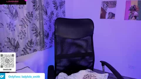 lolaasmith_21 online show from March 12, 2025, 1:14 am