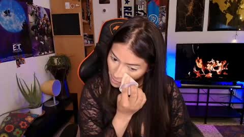 lolaasmith_21 online show from May 8, 2026, 6:24 pm