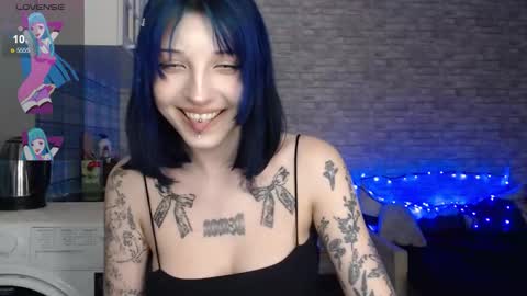 Lola online show from October 21, 2025, 8:42 pm