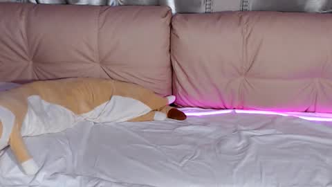 lolacash777 online show from February 17, 2026, 8:26 pm