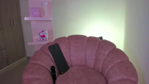 LolaCoper online show from October 21, 2025, 1:50 am