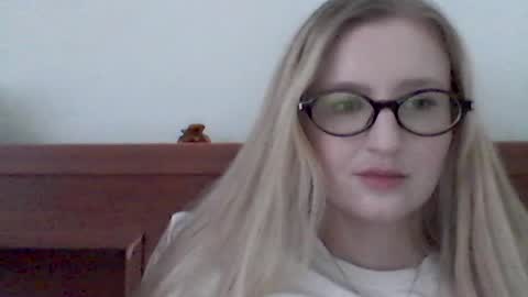 lolaglamour_ online show from June 26, 2026, 3:05 pm
