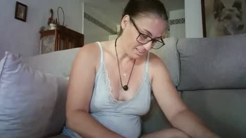 Snapshot of lolahueso chatting on July 27, 2026, 2:57 pm LOLA HUESO y ERIC online show from July 27, 2026, 2:57 pm