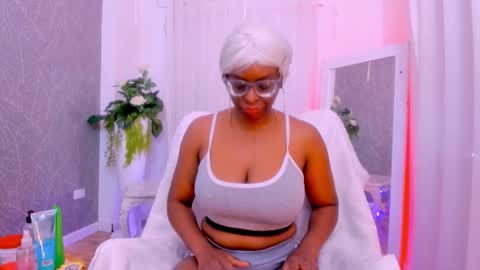 lola online show from November 22, 2025, 1:32 pm