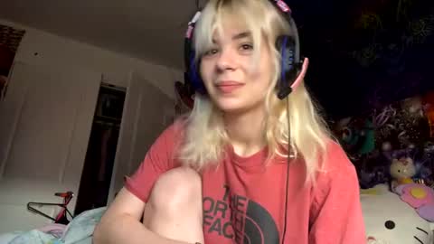 Snapshot of lolalixx6969 chatting on December 6, 2024, 10:30 pm Lola Lixx online show from December 6, 2024, 10:30 pm