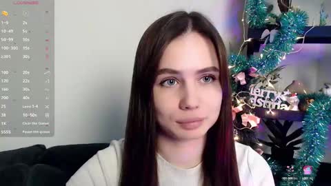 lolapalmer_ online show from December 19, 2024, 7:40 pm