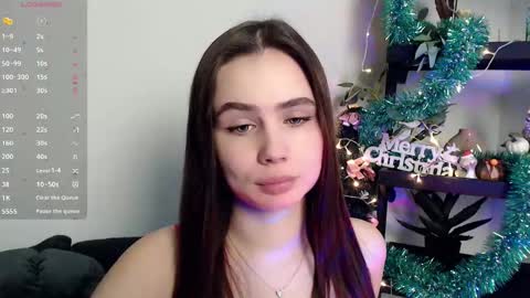 lolapalmer_ online show from December 23, 2024, 8:36 pm
