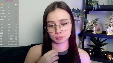 lolapalmer_ online show from February 3, 2025, 11:58 pm