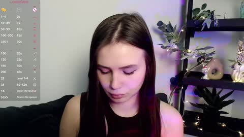 lolapalmer_ online show from February 10, 2025, 8:10 pm