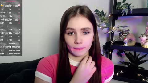 lolapalmer_ online show from February 12, 2025, 8:18 pm