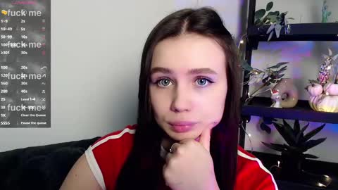 lolapalmer_ online show from February 17, 2025, 7:21 pm
