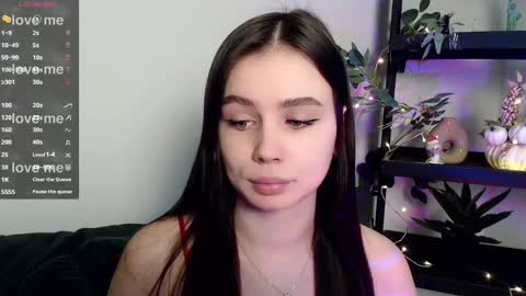 lolapalmer_ online show from February 19, 2025, 7:38 pm