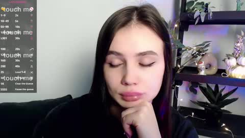 lolapalmer_ online show from February 24, 2025, 10:58 pm