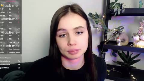 lolapalmer_ online show from February 25, 2025, 2:47 am