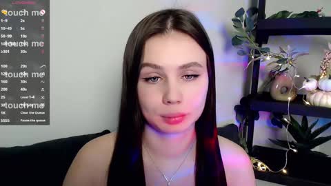 lolapalmer_ online show from March 10, 2025, 2:28 am