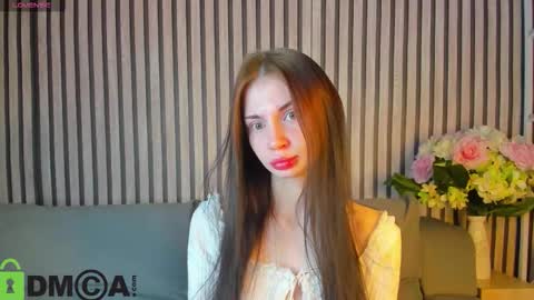 Lola online show from October 7, 2025, 1:36 am