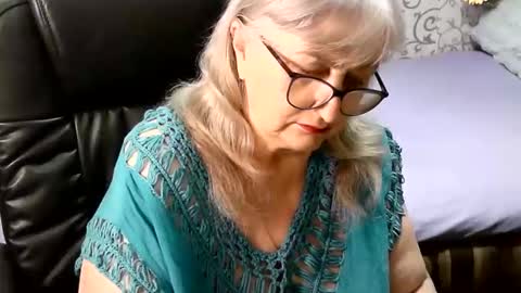 Snapshot of lolkaalyss chatting on November 3, 2025, 7:15 pm LolkaAlyss online show from November 3, 2025, 7:15 pm