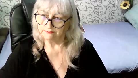 Snapshot of lolkaalyss chatting on November 6, 2025, 8:21 pm LolkaAlyss online show from November 6, 2025, 8:21 pm