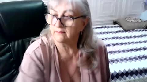 Snapshot of lolkaalyss chatting on November 26, 2025, 2:12 am LolkaAlyss online show from November 26, 2025, 2:12 am