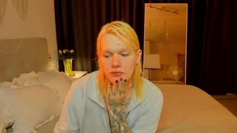 lollita online show from March 28, 2026, 5:51 am