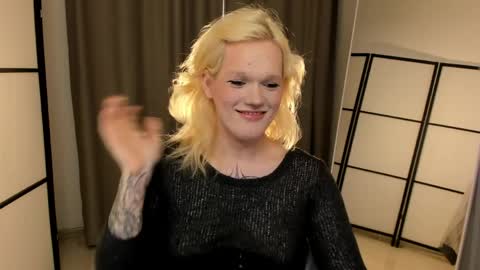 lollita online show from April 3, 2026, 6:00 am