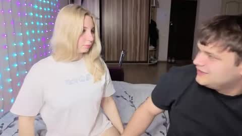 lollove24 online show from April 1, 2026, 9:01 pm