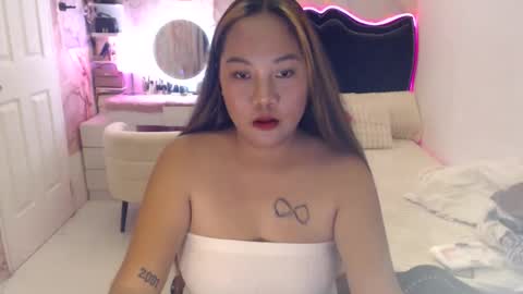 lolly_holii online show from May 31, 2026, 9:49 am