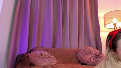 Snapshot of lolly_js_ chatting on May 17, 2026, 4:32 am Lolly online show from May 17, 2026, 4:32 am