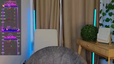 Snapshot of lolly_pump chatting on September 17, 2025, 12:51 pm Mona online show from September 17, 2025, 12:51 pm