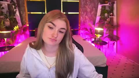 Loli online show from May 5, 2026, 7:05 am