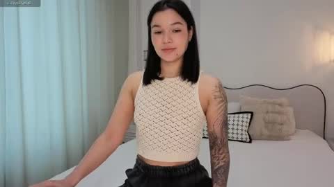 lolly_turner online show from May 18, 2026, 5:13 am