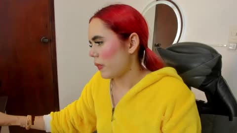 Snapshot of loly_berry chatting on April 9, 2026, 2:11 am L O L Y online show from April 9, 2026, 2:11 am