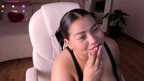 loly_marce online show from September 12, 2025, 9:04 pm