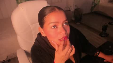 Snapshot of loly_marce chatting on April 20, 2026, 8:43 pm loly_marce online show from April 20, 2026, 8:43 pm