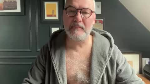 EnglishBear online show from February 20, 2026, 9:21 am