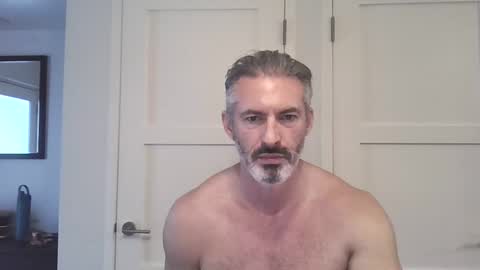 Snapshot of londonlothario chatting on November 11, 2025, 6:08 pm 6ft7 Bi Daddy online show from November 11, 2025, 6:08 pm