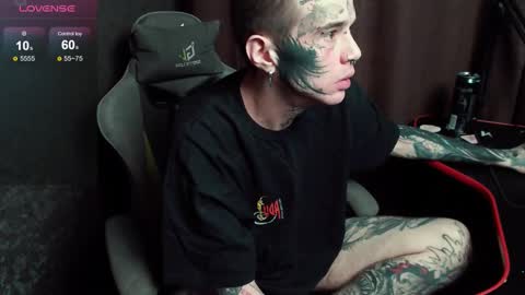 Snapshot of lone1ycrystal chatting on November 2, 2025, 1:02 pm Chris online show from November 2, 2025, 1:02 pm