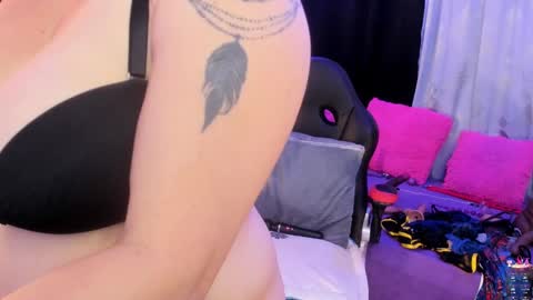 Jennifer  online show from October 18, 2025, 4:19 pm