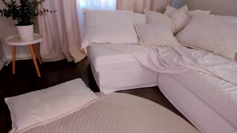 lonelyteaser online show from March 11, 2026, 12:22 pm