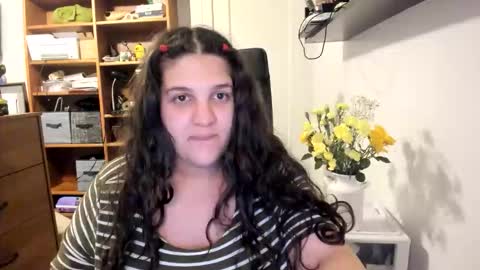 Snapshot of longhairbigbewbs chatting on February 18, 2026, 2:40 am Rose online show from February 18, 2026, 2:40 am