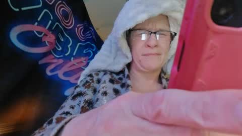 Londoncashmere69  online show from December 4, 2024, 2:42 am