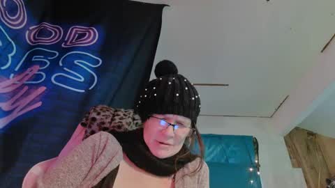 Londoncashmere69  online show from December 8, 2024, 6:50 pm