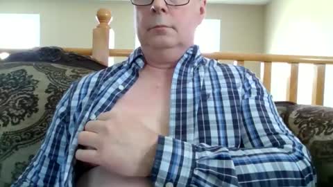 look823 online show from April 27, 2026, 6:06 pm