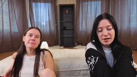 Snapshot of lookatmehabibi_ chatting on October 1, 2025, 4:40 am Adele Ellie and Lou Sally Dana and Bonnie online show from October 1, 2025, 4:40 am