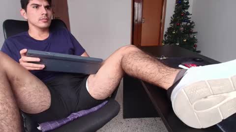 Snapshot of looki_16 chatting on December 17, 2025, 5:08 pm looki 16 online show from December 17, 2025, 5:08 pm