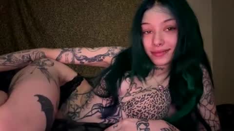 Snapshot of lookingforlona chatting on December 22, 2025, 2:36 pm lookingforlona online show from December 22, 2025, 2:36 pm