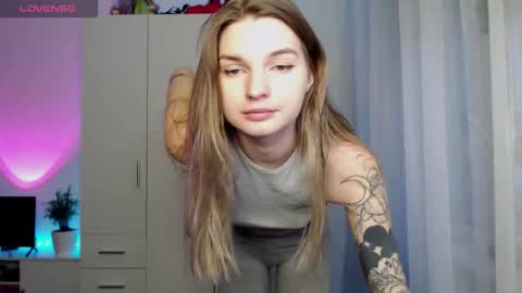 Luna online show from December 2, 2025, 11:59 am