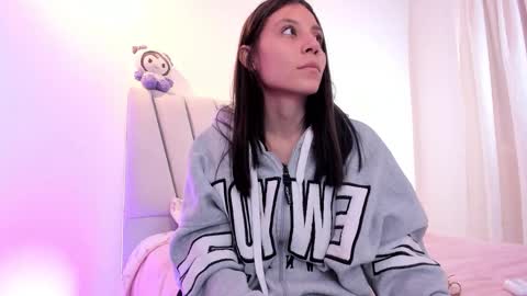 Snapshot of loolii_pink chatting on December 2, 2025, 3:29 pm Loly online show from December 2, 2025, 3:29 pm