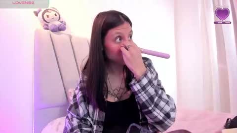 Snapshot of loolii_pink chatting on December 4, 2025, 3:54 pm Loly online show from December 4, 2025, 3:54 pm