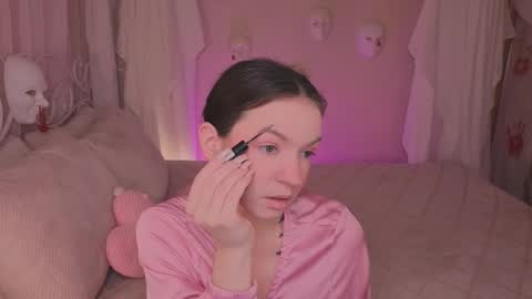 Luna online show from November 2, 2025, 9:06 pm